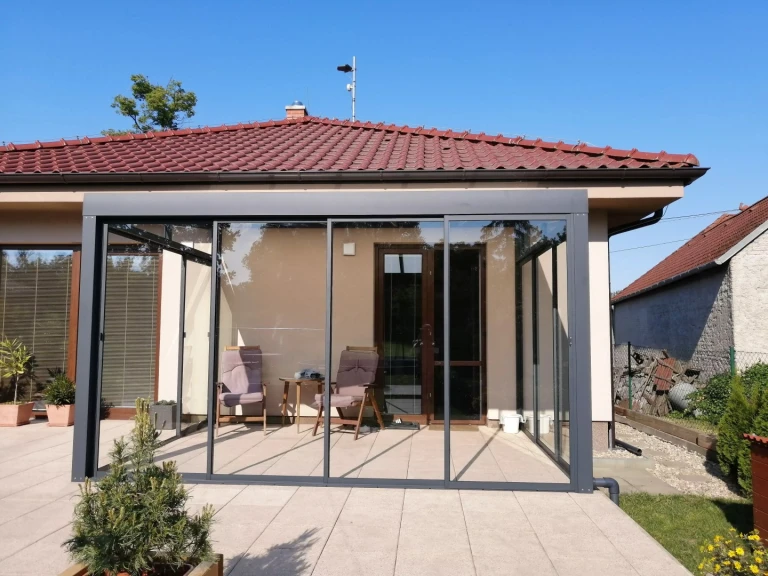 Hliníková pergola ROBUST + zasklenie ŠTANDARD - realizácia v lokalite Vyškov
