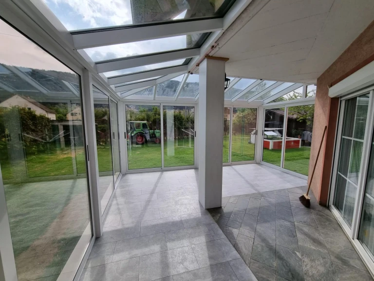 Hliníková pergola ROBUST + zasklenie SLIDE - realizácia v lokalite Friesach