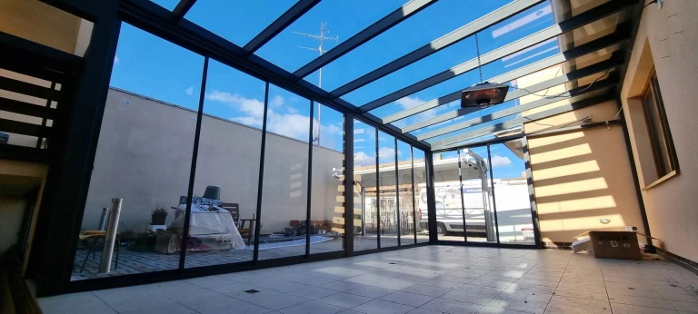 Hliníková pergola ROBUST + zasklenie ŠTANDARD - realizácia v lokalite Nové Zámky