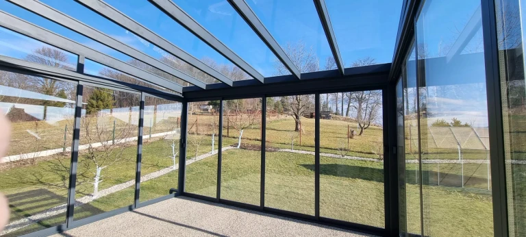 Hliníková pergola ROBUST + zasklenie ŠTANDARD - realizácia v lokalite Hošťalovice