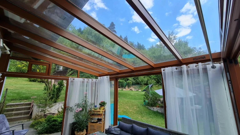 Hliníková pergola ROBUST a zasklenie - realizácia v lokalite Lučatín