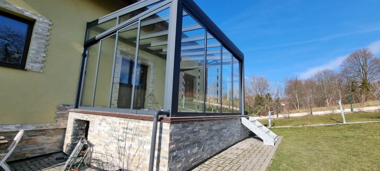 Hliníková pergola ROBUST + zasklenie ŠTANDARD - realizácia v lokalite Hošťalovice
